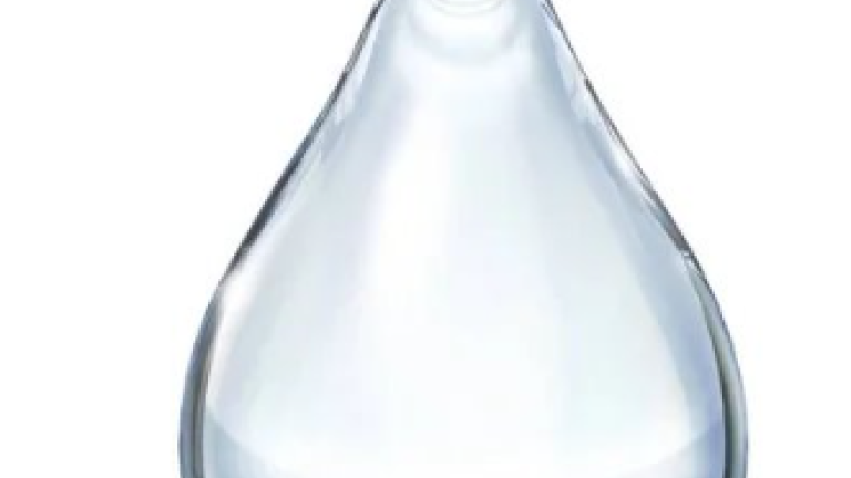 Illustration d’une goutte d’eau transparente sur fond blanc